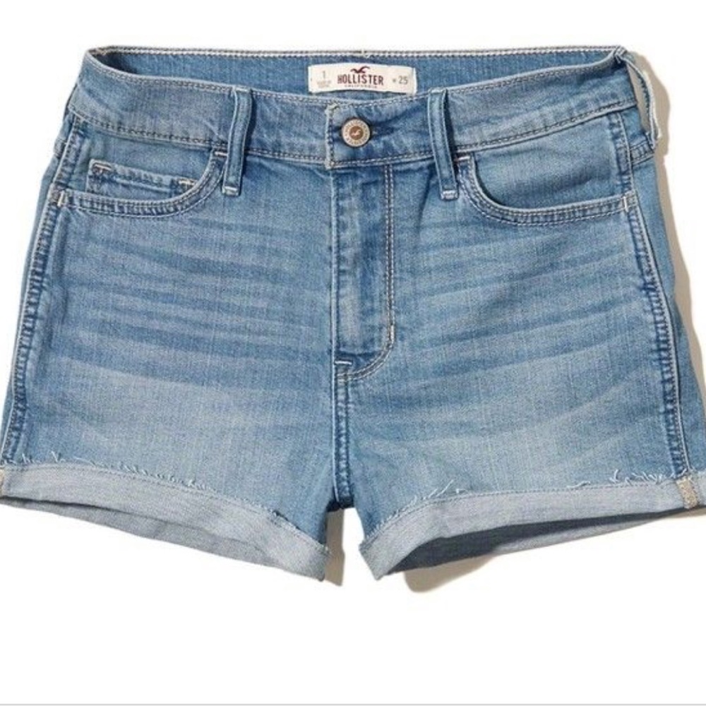 Hollister light wash high rise shorts, size 3, 26